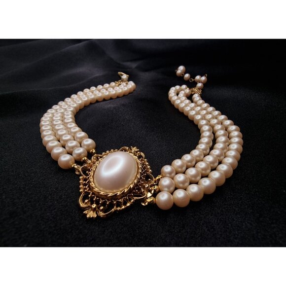 Rare Find Vintage Richelieu Triple-Strand Faux Pearl Necklace - Picture 4 of 6